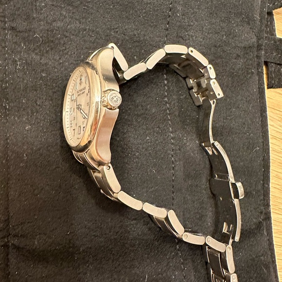 Victorinox Swiss Army women’s watch - Picture 5 of 7